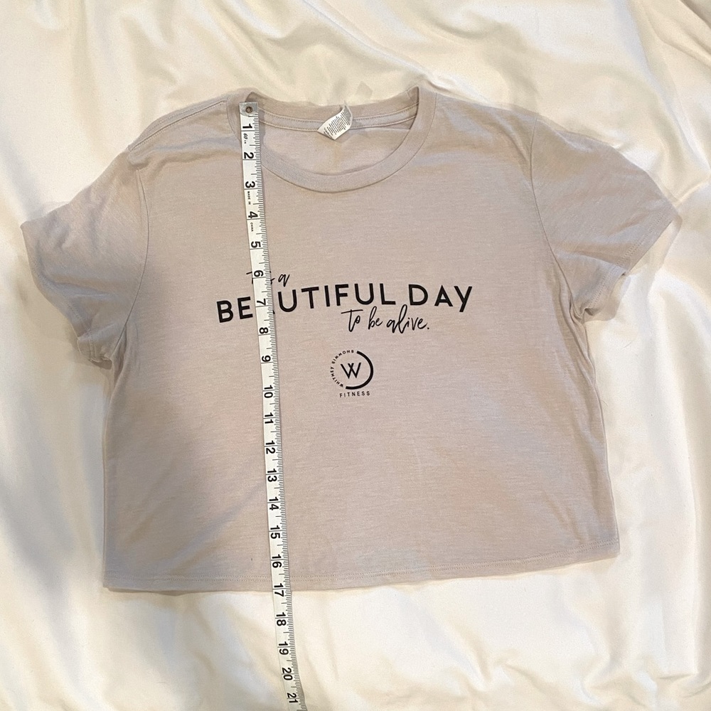 Whitney Simmons Cream Cropped Tee Women’s Size Small